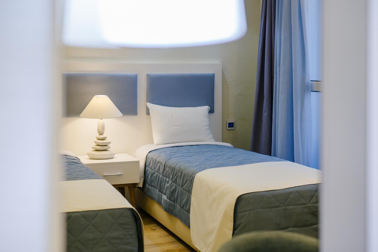 Qbic City Hotel Larnaca Bagian luar foto