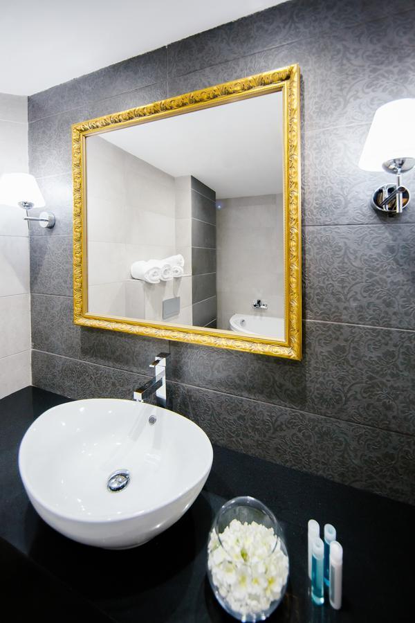 Qbic City Hotel Larnaca Bagian luar foto