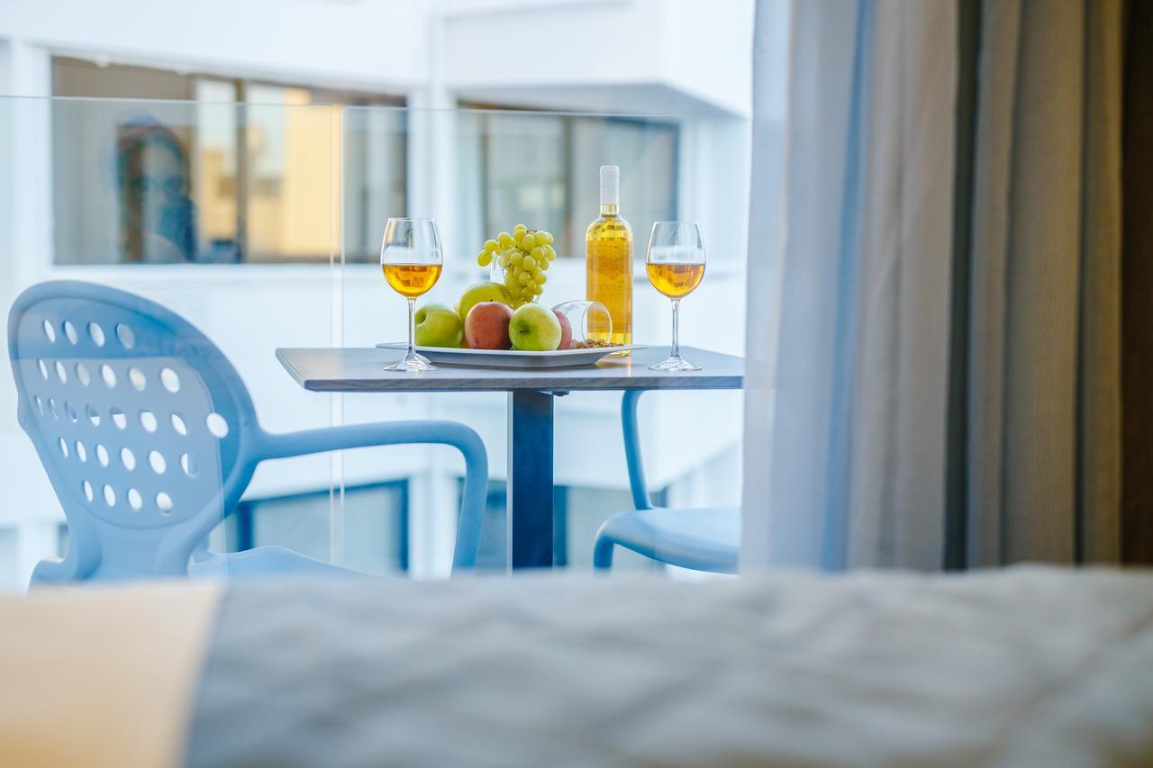 Qbic City Hotel Larnaca Bagian luar foto
