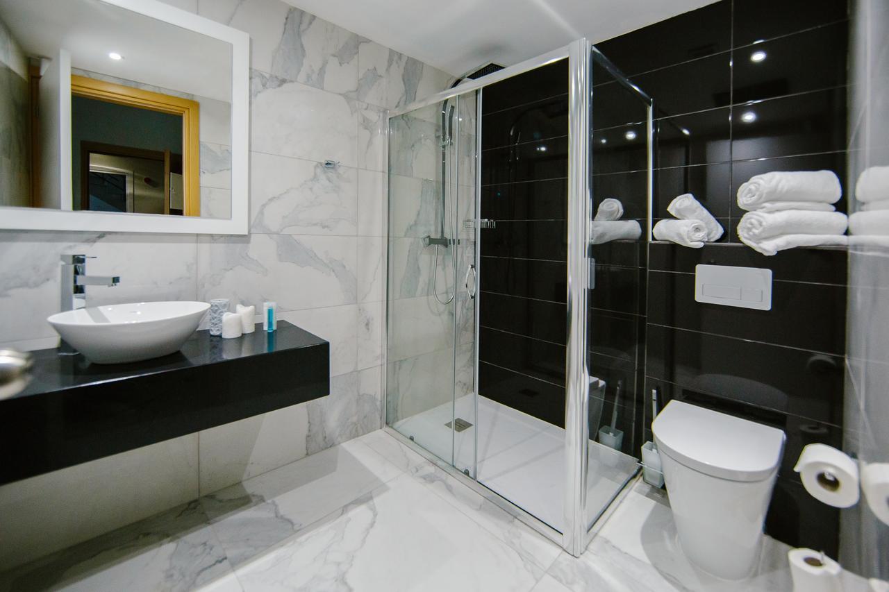 Qbic City Hotel Larnaca Bagian luar foto