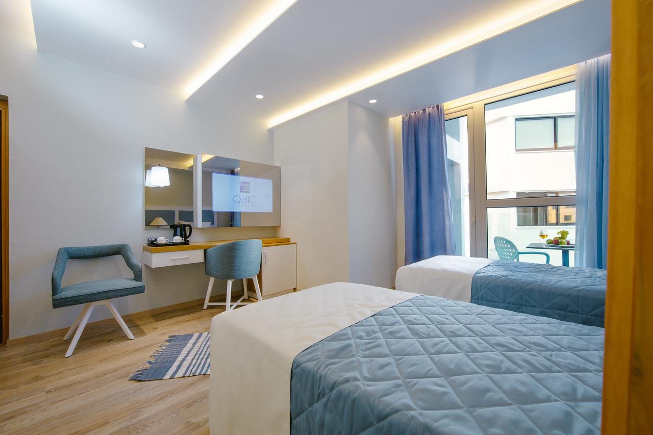 Qbic City Hotel Larnaca Bagian luar foto
