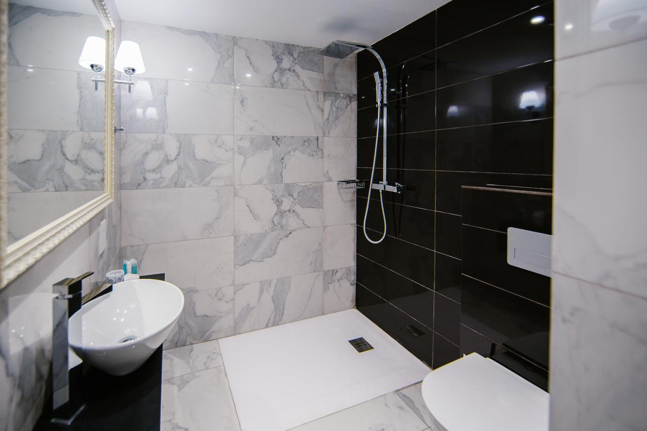 Qbic City Hotel Larnaca Bagian luar foto