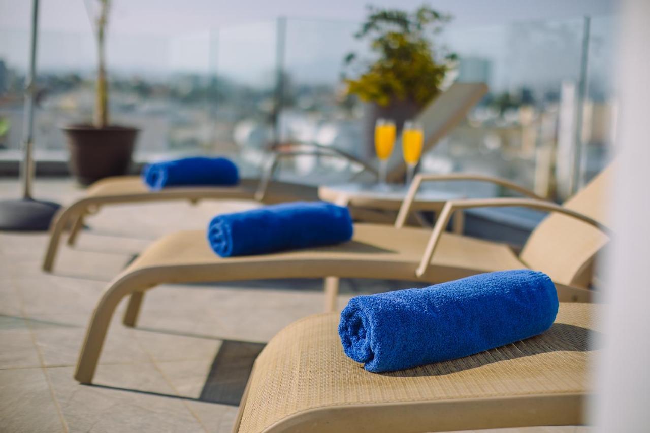 Qbic City Hotel Larnaca Bagian luar foto