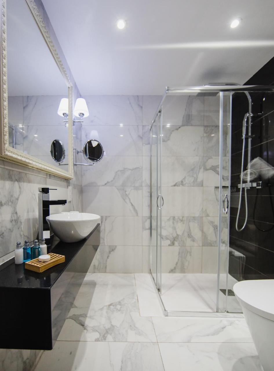 Qbic City Hotel Larnaca Bagian luar foto