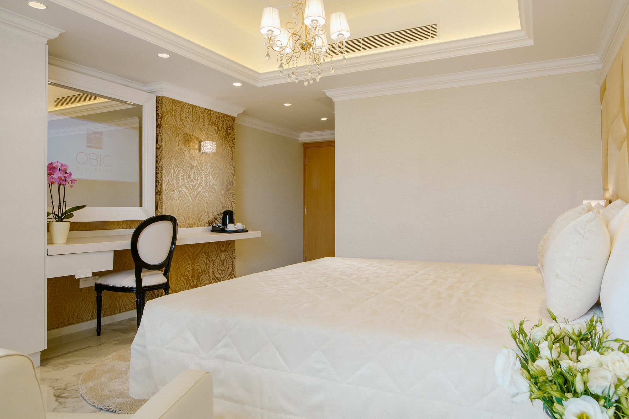 Qbic City Hotel Larnaca Bagian luar foto