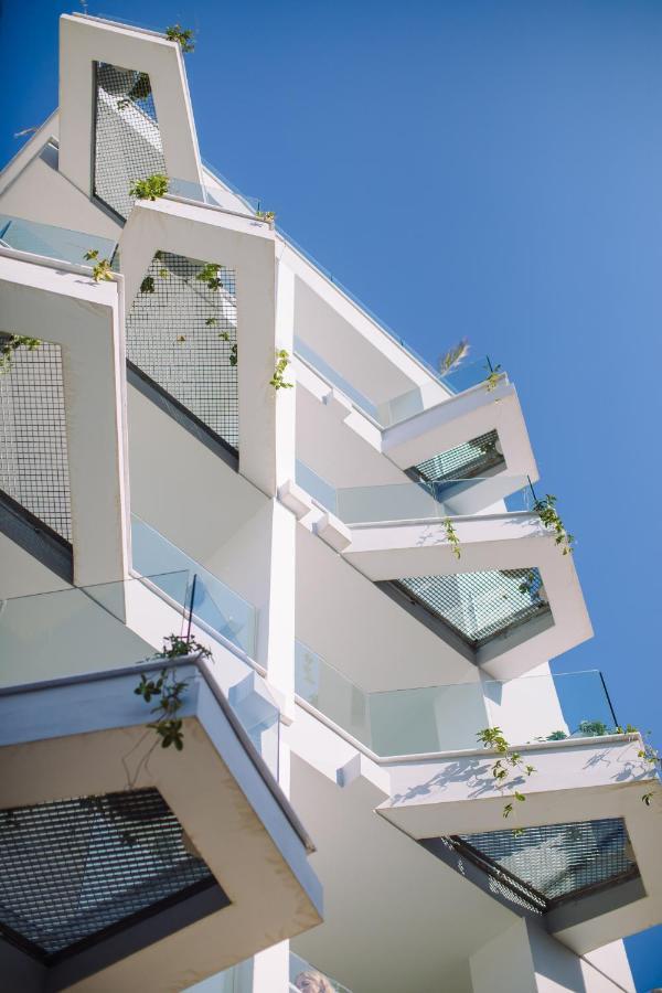 Qbic City Hotel Larnaca Bagian luar foto